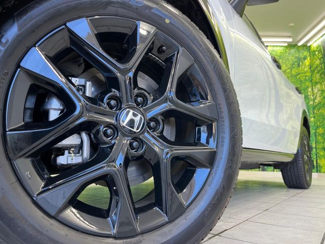 �y����18�C���`�A���~�z�C�[���z�O�ςɃ}�b�`���������A���~�z�C�[���𑕒����Ă���܂��B�e��ЊO�A���~�z�C�[����A�X�^�b�h���X�^�C�����戵�����Ă���܂��B���񂲑��k����������