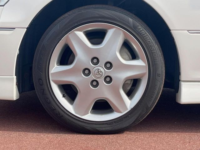 �y����17�C���`�A���~�z�C�[���z�O�ςɃ}�b�`���������A���~�z�C�[���𑕒����Ă���܂��B�e��ЊO�A���~�z�C�[����A�X�^�b�h���X�^�C�����戵�����Ă���܂��B���񂲑��k����������