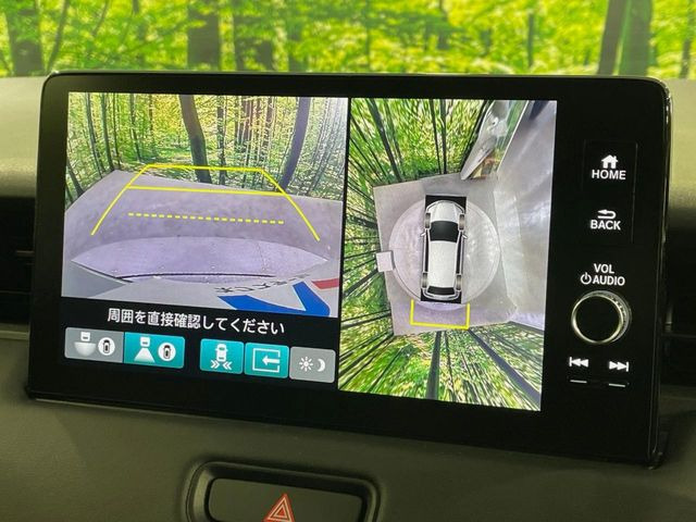 【マルチビューカメラシステム】専用のカメラにより、上から見下ろしたような視点で360度クルマの周囲を確認することができます☆死角部分も確認しやすく、狭い場所での切り返しや駐車もスムーズに行えます。