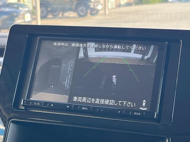 【マルチアラウンドモニター】専用のカメラにより、上から見下ろしたような視点で360度クルマの周囲を確認することができます☆死角部分も確認しやすく、狭い場所での切り返しや駐車もスムーズに行えます。