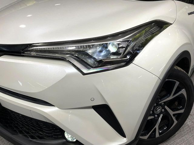 【シーケンシャルターンランプ付きLEDヘッドライト】人気の『流れるウィンカー』付きのLEDヘッドライトを装備♪高級感はもちろん、点灯時は存在感たっぷりで他車からも認識されやすく安心です。