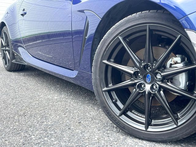 �y�����A���~�z�C�[���z�O�ςɃ}�b�`���������A���~�z�C�[���𑕒����Ă���܂��B�e��ЊO�A���~�z�C�[����A�X�^�b�h���X�^�C�����戵�����Ă���܂��B���񂲑��k����������
