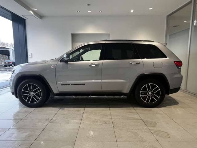 グランドチェロキートレイルホーク 4WD