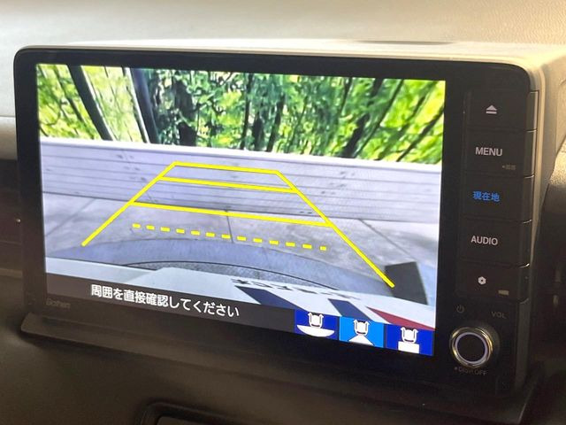 【バックカメラ】駐車時に後方がリアルタイム映像で確認できます。大型商業施設や立体駐車場での駐車時や、夜間のバック時に大活躍!運転スキルに関わらず、今や必須となった装備のひとつです!