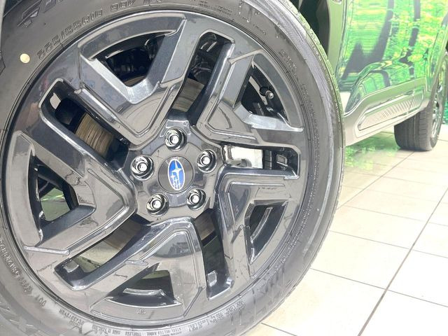 �y����18�C���`�A���~�z�C�[���z�O�ςɃ}�b�`���������A���~�z�C�[���𑕒����Ă���܂��B�e��ЊO�A���~�z�C�[����A�X�^�b�h���X�^�C�����戵�����Ă���܂��B���񂲑��k����������