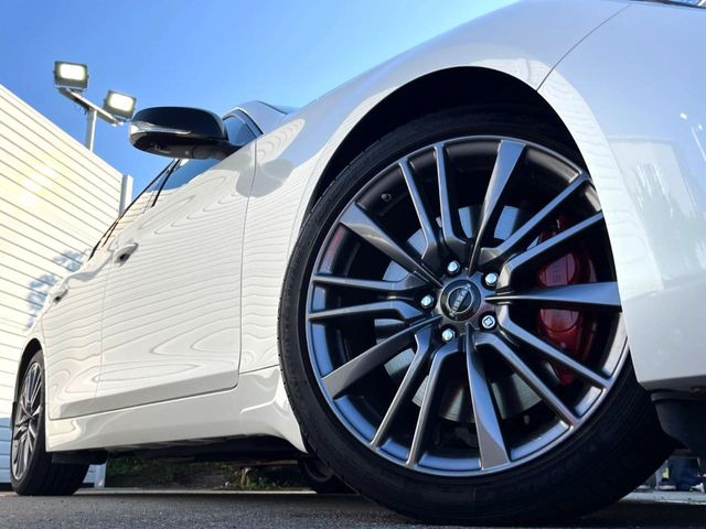 �y����19�C���`�A���~�z�C�[���z�O�ςɃ}�b�`���������A���~�z�C�[���𑕒����Ă���܂��B�e��ЊO�A���~�z�C�[����A�X�^�b�h���X�^�C�����戵�����Ă���܂��B���񂲑��k����������