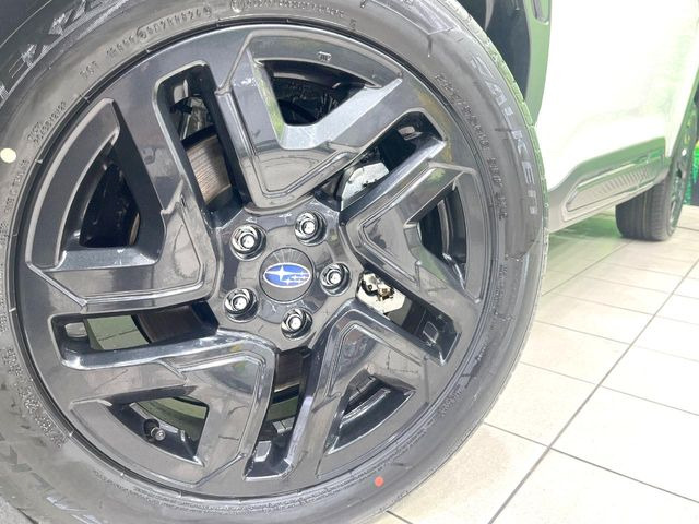 �y����18�C���`�A���~�z�C�[���z�O�ςɃ}�b�`���������A���~�z�C�[���𑕒����Ă���܂��B�e��ЊO�A���~�z�C�[����A�X�^�b�h���X�^�C�����戵�����Ă���܂��B���񂲑��k����������