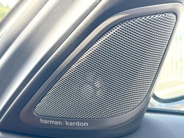 ��harman/kardon�T�E���h�V�X�e��:�I�[�f�B�I��僁�[�J�[����|����v���~�A���X�s�[�J�[�𑕔��B�����̃X�s�[�J�[����A���̗������܂ŕ����鍂�i���ȉ��y�����y���݂��������܂��B