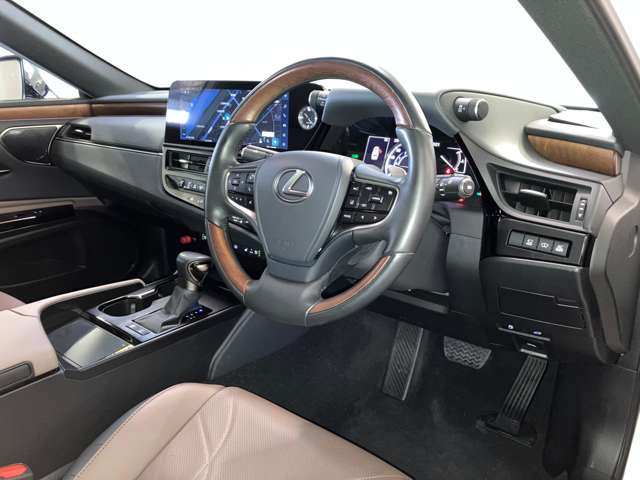 ES300h バージョンL
