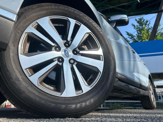 �y����18�C���`�A���~�z�C�[���z�O�ςɃ}�b�`���������A���~�z�C�[���𑕒����Ă���܂��B�e��ЊO�A���~�z�C�[����A�X�^�b�h���X�^�C�����戵�����Ă���܂��B���񂲑��k����������