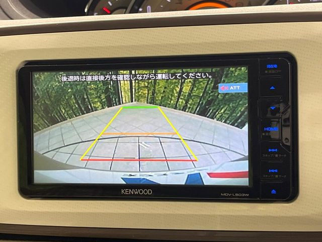 【バックカメラ】駐車時に後方がリアルタイム映像で確認できます。大型商業施設や立体駐車場での駐車時や、夜間のバック時に大活躍!運転スキルに関わらず、今や必須となった装備のひとつです!