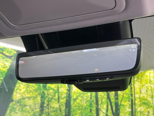 【デジタルインナーミラー】後席の大きな荷物や同乗者で後方が確認しづらい時でも安心!カメラが撮影した車両後方の映像をルームミラー内に表示。クリアな視界で状況の確認が可能です!
