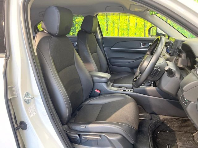 運転席シート廻りは使用感も少なく、良好な状態となっています。前オーナー様が丁寧に使っていたことがよくわかりますね。