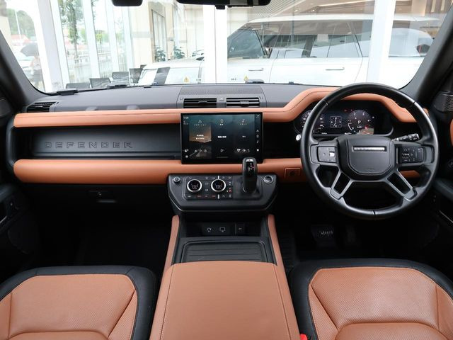 ディフェンダー110 X ダイナミック HSE 3.0L D300 ディーゼル 4WD