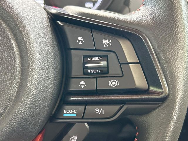 【全車速追従機能付クルーズコントロール】高速道路での長距離走行が楽に!!自動で速度を保つクルーズコントロールが、衝突軽減システムと連携し、前方の車両を感知して車間を保つように速度調節してくれます!!
