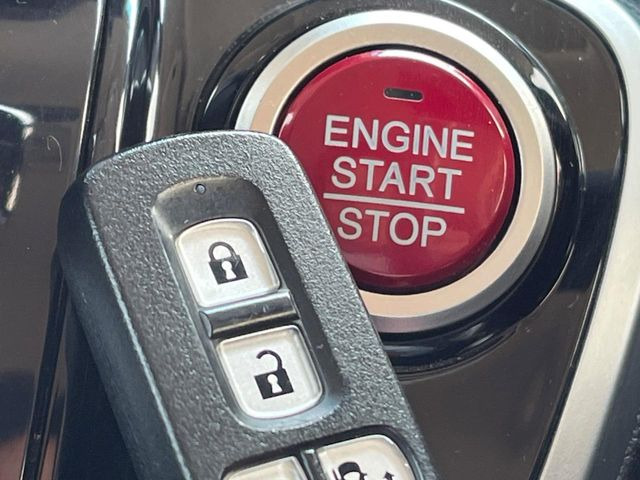 �yHonda�X�}�[�g�L�[�z�J�o����|�P�b�g�ɓ��ꂽ�܂܂ł��h�A�̎{���E�������\�ȃX�}�[�g�L�[�𑕔��B�G���W���̃I���E�I�t�����J�M�����o���K�v����������Ƃ��Ă��֗��ł���