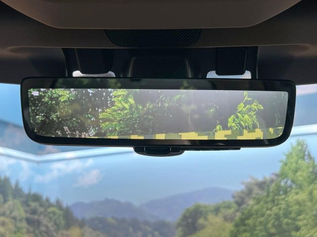 【スマートリヤビューミラー】後席の大きな荷物や同乗者で後方が確認しづらい時でも安心!カメラが撮影した車両後方の映像をルームミラー内に表示。クリアな視界で状況の確認が可能です!
