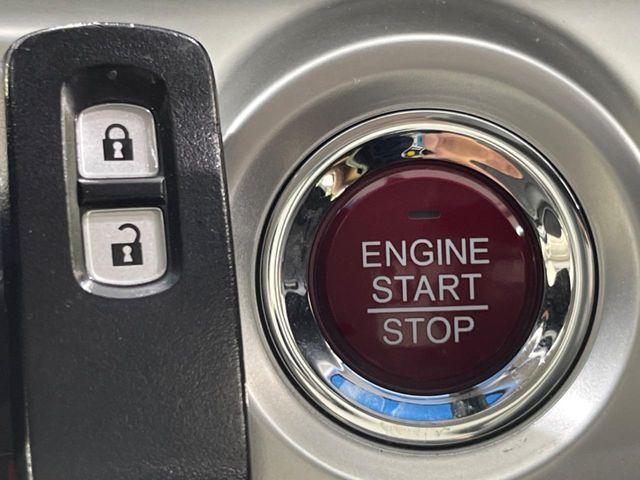 �yHonda�X�}�[�g�L�[�z�J�o����|�P�b�g�ɓ��ꂽ�܂܂ł��h�A�̎{���E�������\�ȃX�}�[�g�L�[�𑕔��B�G���W���̃I���E�I�t�����J�M�����o���K�v����������Ƃ��Ă��֗��ł���
