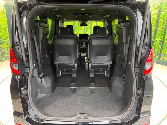 普段のお買い物や通勤、送迎等に十分な荷室スペースを確保しております。セカンドシートを倒すと、大きな荷物の積載も可能です♪