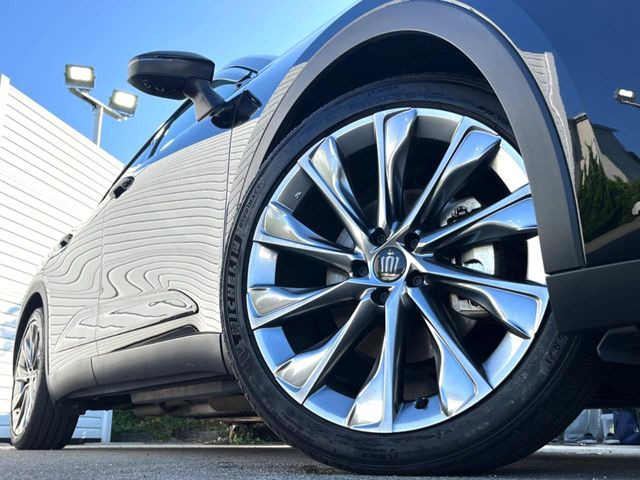 �y����21�C���`�A���~�z�C�[���z�O�ςɃ}�b�`���������A���~�z�C�[���𑕒����Ă���܂��B�e��ЊO�A���~�z�C�[����A�X�^�b�h���X�^�C�����戵�����Ă���܂��B���񂲑��k����������