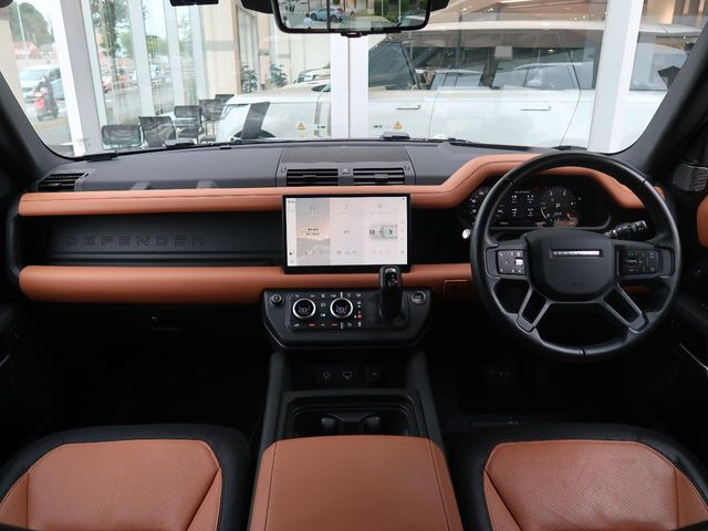 ディフェンダー110 X ダイナミック HSE 3.0L D300 ディーゼル 4WD
