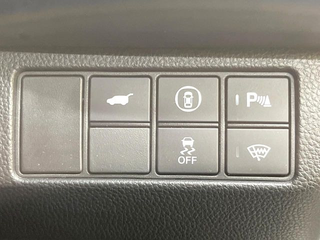 【パワーバックドア】スマートキーや運転席のボタンを押すだけでリアゲートが自動で開閉します!荷物を持っている時や、高い位置にあるバックドアを閉める際に便利な機能です♪