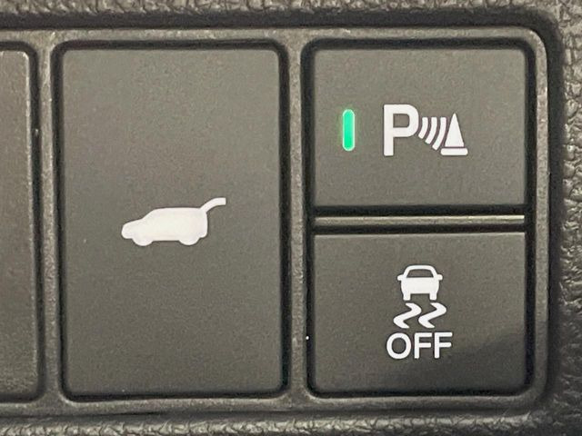【パワーバックドア】スマートキーや運転席のボタンを押すだけでリアゲートが自動で開閉します!荷物を持っている時や、高い位置にあるバックドアを閉める際に便利な機能です♪