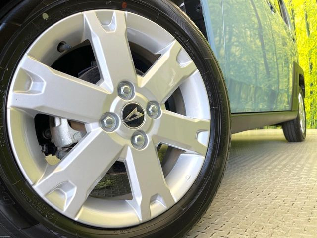 �y�����A���~15�C���`�z�C�[���z�O�ςɃ}�b�`���������A���~�z�C�[���𑕒����Ă���܂��B�e��ЊO�A���~�z�C�[����A�X�^�b�h���X�^�C�����戵�����Ă���܂��B���񂲑��k����������
