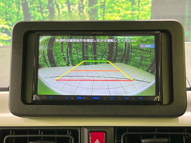 【バックカメラ】駐車時に後方がリアルタイム映像で確認できます。大型商業施設や立体駐車場での駐車時や、夜間のバック時に大活躍!運転スキルに関わらず、今や必須となった装備のひとつです!
