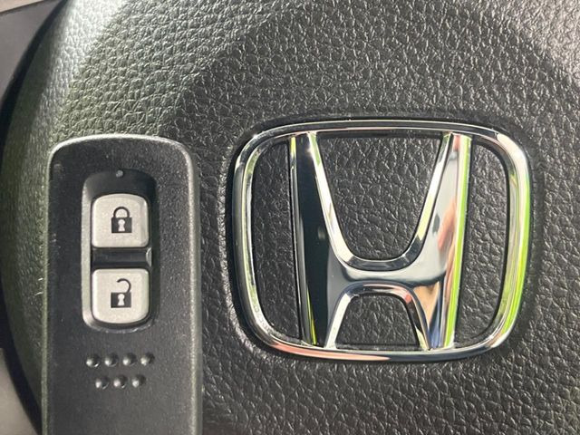 �yHonda�X�}�[�g�L�[�z�J�o����|�P�b�g�ɓ��ꂽ�܂܂ł��h�A�̎{���E�������\�ȃX�}�[�g�L�[�𑕔��B�G���W���̃I���E�I�t�����J�M�����o���K�v����������Ƃ��Ă��֗��ł���