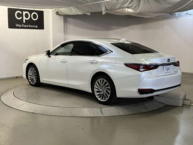 ES300h バージョンL
