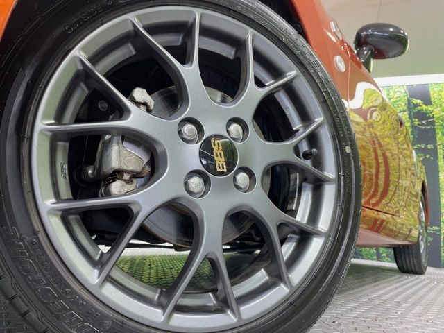 �y16�C���`�A���~�z�C�[���z�O�ςɃ}�b�`�����A���~�z�C�[���𑕒����Ă���܂��B�e��A���~�z�C�[����A�X�^�b�h���X�^�C�����戵�����Ă���܂��B���񂲑��k����������