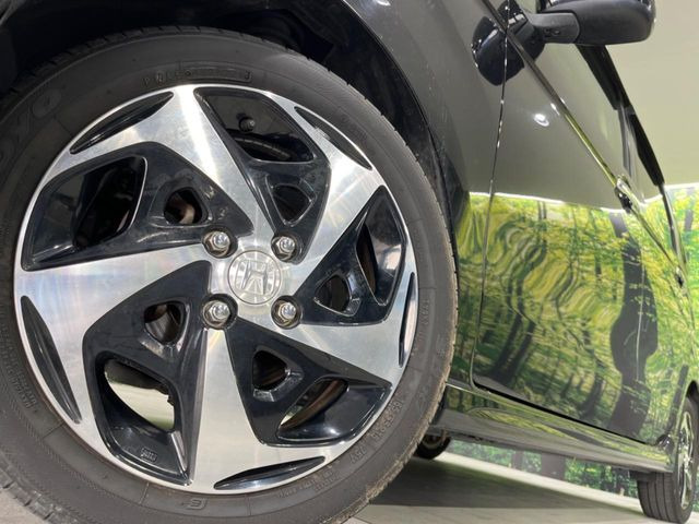 �y����15�C���`�A���~�z�C�[���z�O�ςɃ}�b�`���������A���~�z�C�[���𑕒����Ă���܂��B�e��ЊO�A���~�z�C�[����A�X�^�b�h���X�^�C�����戵�����Ă���܂��B���񂲑��k����������
