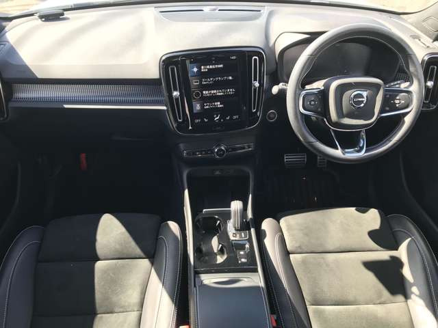 XC40B4 AWD Rデザイン 4WD