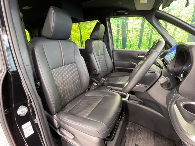 運転席シート廻りは使用感も少なく、良好な状態となっています。丁寧に使われていたことがよくわかりますね。