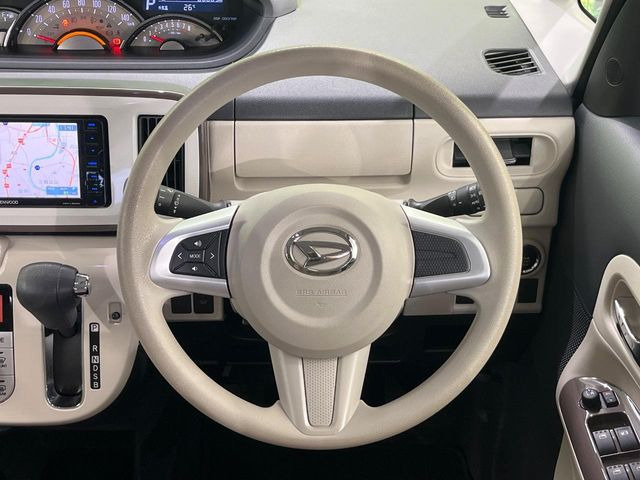 インテリアに合わせたデザインのステアリングは、運転される方のことも考え、運転しやすい形状、大きさです。是非一度、実際に触ってお確かめください。