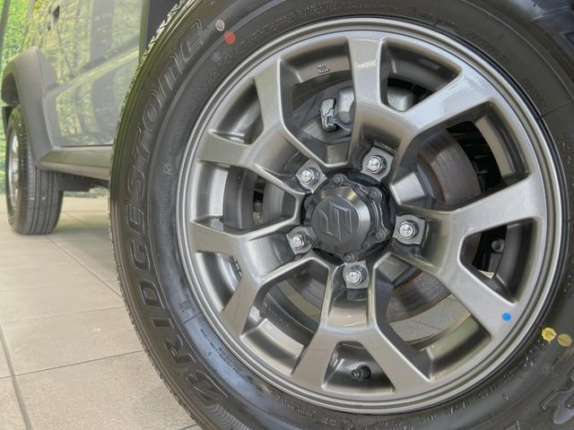 �y����15�C���`�A���~�z�C�[���z�O�ςɃ}�b�`���������A���~�z�C�[���𑕒����Ă���܂��B�e��ЊO�A���~�z�C�[����A�X�^�b�h���X�^�C�����戵�����Ă���܂��B���񂲑��k����������