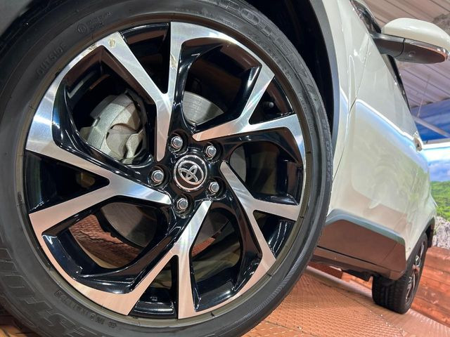 �y����18�C���`�A���~�z�C�[���z�O�ςɃ}�b�`���������A���~�z�C�[���𑕒����Ă���܂��B�e��ЊO�A���~�z�C�[����A�X�^�b�h���X�^�C�����戵�����Ă���܂��B���񂲑��k����������