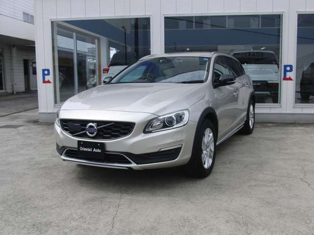 V60クロスカントリーD4 SE ディーゼル