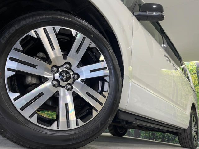 �y����18�C���`�A���~�z�C�[���z�O�ςɃ}�b�`���������A���~�z�C�[���𑕒����Ă���܂��B�e��ЊO�A���~�z�C�[����A�X�^�b�h���X�^�C�����戵�����Ă���܂��B���񂲑��k����������