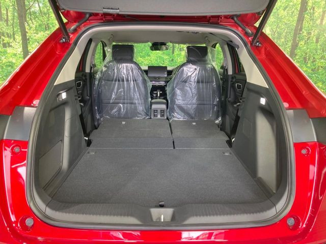 普段のお買い物や通勤、送迎等に十分な荷室スペースを確保しております。セカンドシートを倒すと、大きな荷物の積載も可能です♪