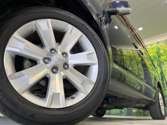 �y����18�C���`�A���~�z�C�[���z�O�ςɃ}�b�`���������A���~�z�C�[���𑕒����Ă���܂��B�e��ЊO�A���~�z�C�[����A�X�^�b�h���X�^�C�����戵�����Ă���܂��B���񂲑��k����������