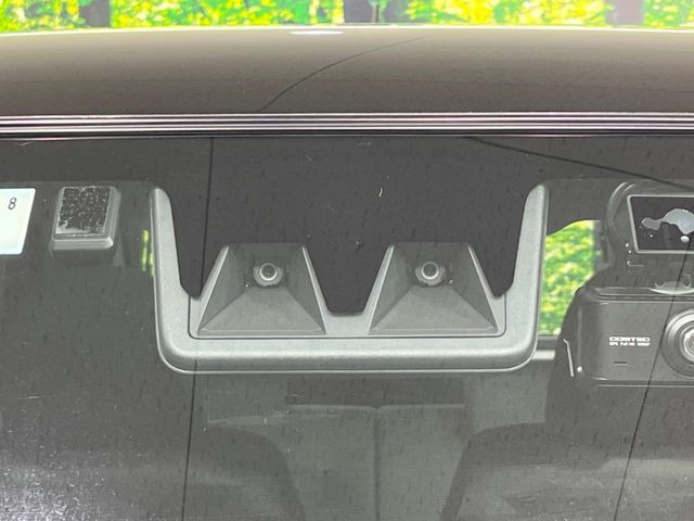 【スマートアシスト】走行中に前方の車両等を認識し、衝突しそうな時は警報とブレーキで衝突回避と被害軽減をアシスト。より安全にドライブをお楽しみいただけます。