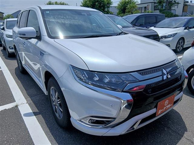 アウトランダーPHEV2.4 G プラスパッケージ 4WD