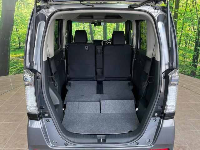 後席を格納すると、これだけの広さが!シーンに合わせたシートアレンジで、大きな荷物も積むことが出来ます♪