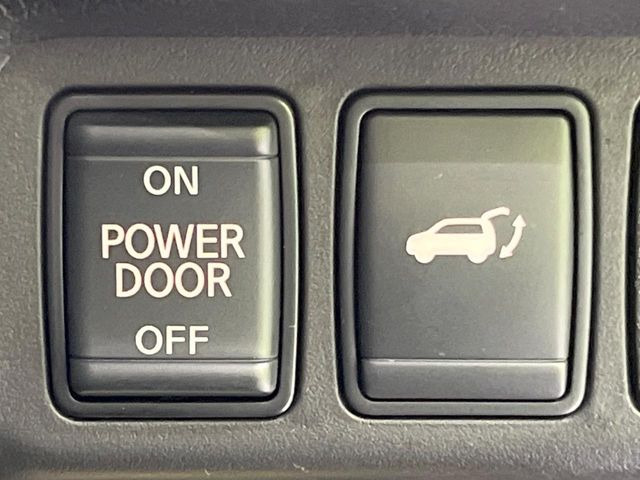 【パワーバックドア】スマートキーや運転席のボタンを押すだけでリアゲートが自動で開閉します!荷物を持っている時や、高い位置にあるバックドアを閉める際に便利な機能です♪