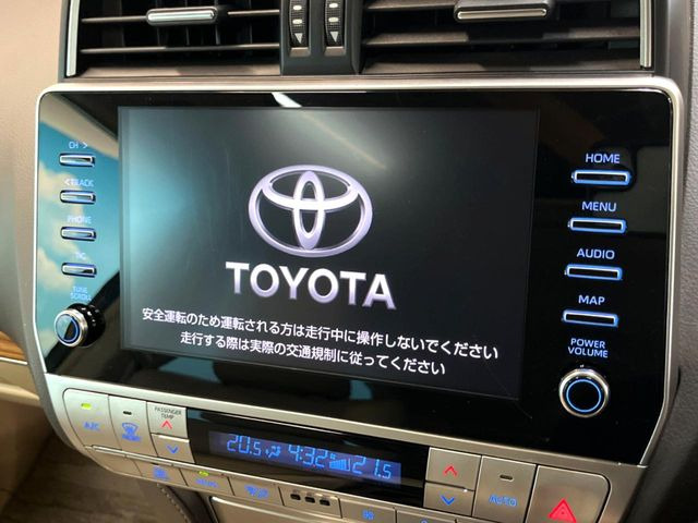 【メーカー純正ナビ】インテリアに溶け込むスタイリッシュな「専用設計」メーカーナビを装備♪視認性や操作性など基本性能にも優れ、より上質なカーライフをお楽しみいただけます。