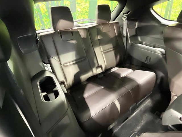 3列目シートはもちろん状態良好☆大人でもゆったりと座って頂けますので、大人数でのお出かけもラクラクです♪ご家族で、気の知れた仲間で、ドライブに行くのが楽しみですね♪