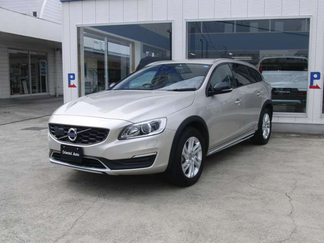 V60クロスカントリーD4 SE ディーゼル