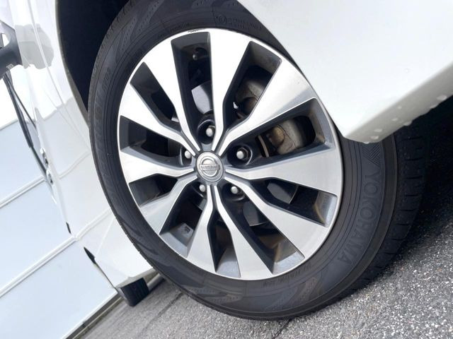 �y�����A���~�z�C�[���z�O�ςɃ}�b�`���������A���~�z�C�[���𑕒����Ă���܂��B�e��ЊO�A���~�z�C�[����A�X�^�b�h���X�^�C�����戵�����Ă���܂��B���񂲑��k����������